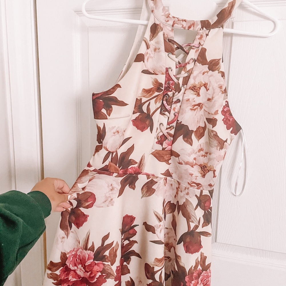 Mini Nude and flower dress size Medium